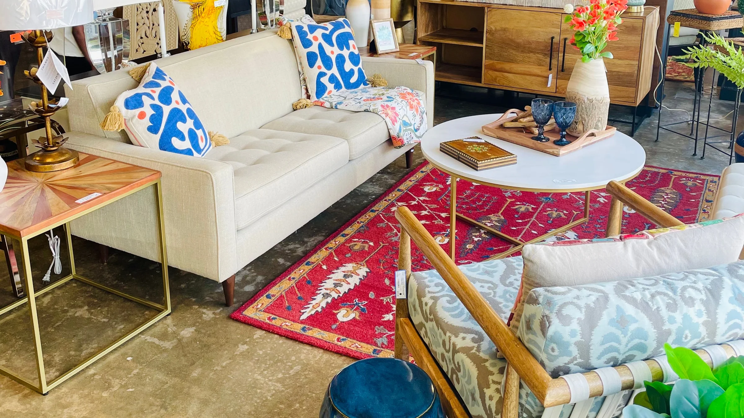 Timeless Finds, Expertly Curated